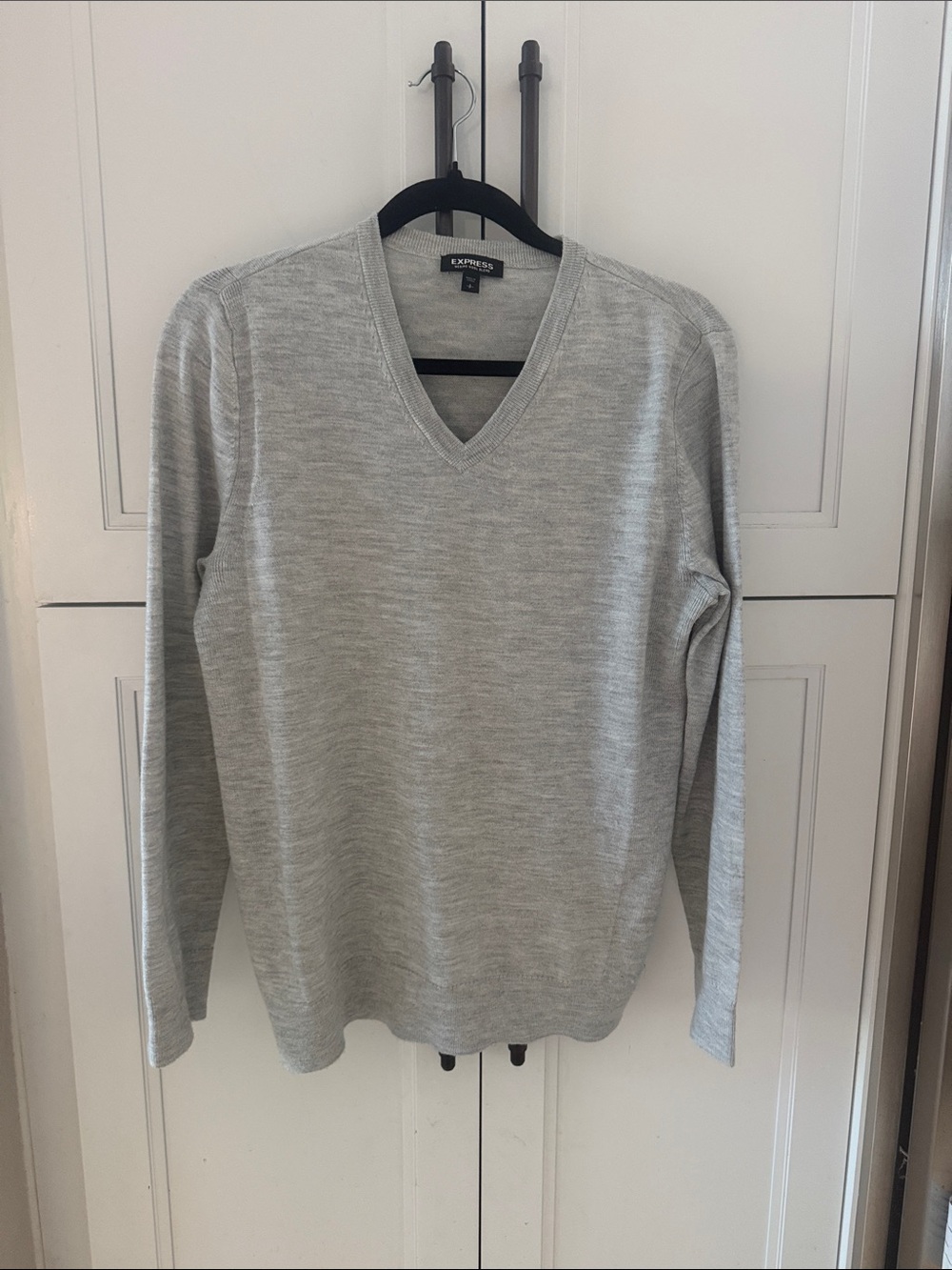 Express Men’s V-Neck Sweater - Heather Light Gray